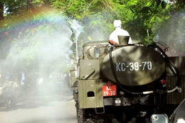 Lực lượng phòng hóa học, Bộ Tư lệnh Quân khu 3, phun hóa chất diện rộng trên các tuyến đường tại địa bàn thành phố Hải Phòng. 