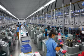 Nhà máy sản xuất tất xuất khẩu của Công ty TNHH JASAN Việt Nam (100% vốn đầu tư của Hồng Kong-Trung Quốc) tại Khu Công nghiệp VSIP Hải Phòng. (Ảnh minh họa: Danh Lam/TTXVN)