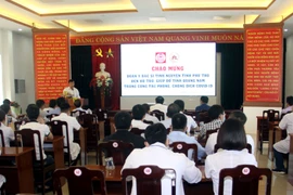 Quang cảnh buổi đón đoàn y, bác sỹ tỉnh Phú Thọ. (Ảnh: Trịnh Bang Nhiệm/TTXVN)