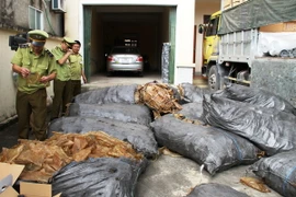Toàn bộ số bì lợn được đưa về Đội Quản lý thị trường thị xã Hồng Lĩnh chờ xử lý. (Ảnh Phan Quân/TTXVN)