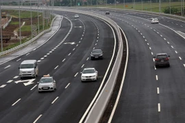 Đường cao tốc Hà Nội-Hải Phòng trong ngày thông xe. (Ảnh: Huy Hùng/TTXVN)