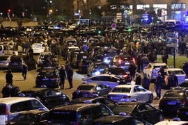 Lái xe taxi đình công tại thủ đô Paris, Pháp. (Nguồn: AFP/TTXVN)