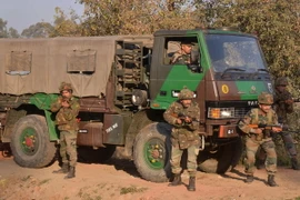 Binh sỹ Ấn Độ làm nhiệm vụ tại khu vực căn cứ Pathankot. (Nguồn: AFP/TTXVN)