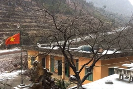 Băng giá và mưa tuyết tại Trạm Biên phòng Phó Bảng thuộc Đồn Biên phòng Phó Bảng, huyện Đồng Văn, Hà Giang. (Ảnh: Minh Giáp/TTXVN)