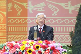 Tổng Bí thư Nguyễn Phú Trọng đọc Báo cáo của Ban Chấp hành Trung ương Đảng khóa XI về các văn kiện trình Đại hội XII của Đảng. (Ảnh: TTXVN)