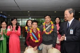 Lễ đón khách du lịch quốc tế đến Thành phố Hồ Chí Minh trong năm mới 2016 tại Cảng Hàng không quốc tế Tân Sơn Nhất. (Ảnh: An Hiếu/TTXVN)