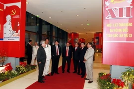 Các đại biểu trao đổi trong giờ giải lao. (Ảnh: TTXVN)