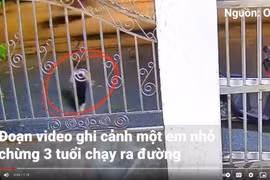 [Video] Thót tim cảnh bé gái chạy ra giữa đường có nhiều xe cộ qua lại