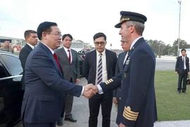 Lễ đón Chủ tịch Quốc hội Vương Đình Huệ tại sân bay quân sự, thủ đô Montevideo. (Ảnh: Doãn Tấn/TTXVN)