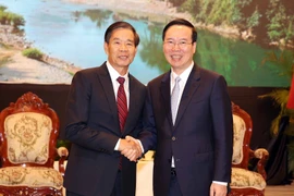 Chủ tịch nước Võ Văn Thưởng tiếp Chủ tịch Ủy ban Trung ương Mặt trận Lào xây dựng đất nước Sinlavong Khoutphaythoune. (Ảnh: Thống Nhất/TTXVN)