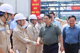 Thủ tướng Phạm Minh Chính với cán bộ, kỹ sư và công nhân Nhà máy nhiệt điện Thái Bình 2. 