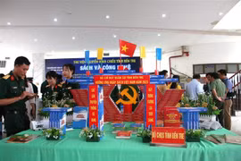 Nhiều mô hình nghệ thuật bằng sách được thực hiện tại Ngày Sách và Văn hóa đọc Việt Nam lần thứ 2 năm 2023. (Ảnh: Chương Đài/TTXVN)