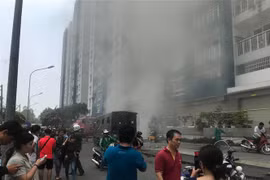 Hiện trường vụ cháy chung cư Carina Plaza. (Ảnh: Thành Chung/TTXVN)