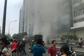 Hiện trường vụ cháy chung cư Carina Plaza. (Ảnh: Thành Chung/TTXVN)