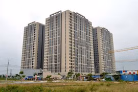 Chung cư nhà ở xã hội tại Khu đô thị xanh Bàu Tràm Lakeside (chủ đầu tư là Công ty cổ phần Đầu tư Sài Gòn-Đà Nẵng) đang ở giai đoạn hoàn thiện, dự kiến bàn giao trong tháng 4/2023. (Ảnh: Quốc Dũng/TTXVN)