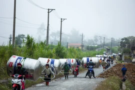 Tiếp tục hành trình 'giải cơn khát' cho bà con vùng cao Hà Giang