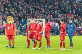 Các cầu thủ Bayern rầu rĩ sau trận thua đầy xui xẻo ngay tại sân nhà ở vòng đấu thứ 13 Bundesliga (Nguồn: Fcb.de)