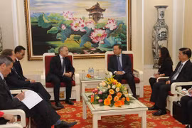Thứ trưởng Tô Lâm, Quyền Giám đốc quản lý các vấn đề tại châu Á-Thái Bình Dương của EU Ugo Astuto và các đại biểu tại buổi tiếp. (Nguồn: mps.gov.vn) 