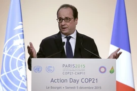 Tổng thống Pháp Francois Hollande phát biểu ngày 6/12, tại Paris. (Ảnh: AFP/TTXVN)