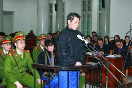 Bị cáo Phạm Thanh Tân, nguyên Tổng giám đốc Agribank đứng trước vành móng ngựa. (Ảnh: Doãn Tấn/TTXVN)