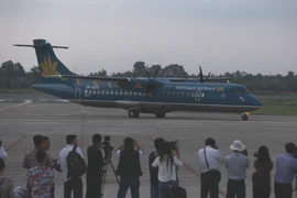 Máy bay ATR 72 số hiệu VN-B218 bay chặng Lâm Đồng-Cần Thơ đáp xuống sân bay Cần Thơ. (Ảnh: Duy Khương/TTXVN)