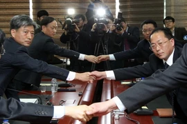 Các đại diện Hàn Quốc và Triều Tiên tại cuộc hội đàm ở Kaesong ngày 11/12 vừa qua. (Ảnh: AFP/TTXVN)