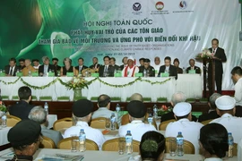 Ủy viên Bộ Chính trị, Chủ tịch Ủy ban Trung ương Mặt trận Tổ quốc Việt Nam Nguyễn Thiện Nhân phát biểu tại phiên khai mạc hội nghị. (Ảnh: Nguyễn Dân/TTXVN)