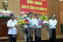Ông Nguyễn Ngọc Quang (thứ hai từ trái) và ông Phan Việt Cường (thứ hai từ phải) tại Hội nghị bàn về công tác nhân sự tỉnh Quảng Nam. (Ảnh: Nguyễn Sơn/TTXVN)