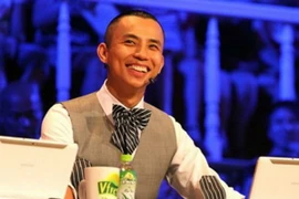 Chí Anh: Vừa là giáo sư, vừa là công nhân khiêu vũ