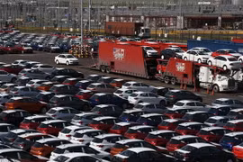 Ôtô mới được xếp tại cảng Veracruz, Mexico. (Nguồn: AFP/TTXVN)