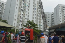 Hiện trường vụ cháy chung cư 12T5 Nại Hiên Đông. (Ảnh: Đinh Văn Nhiều/TTXVN)