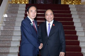 Thủ tướng Nguyễn Xuân Phúc tiếp ông Kiyoshi Ueda, Thống đốc tỉnh Saikama. (Ảnh: Thống Nhất/TTXVN)