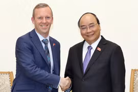 Thủ tướng Nguyễn Xuân Phúc tiếp Đại sứ Gareth Ward. (Ảnh: Thống Nhất/TTXVN)