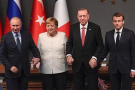 (Từ trái) Tổng thống Nga Vladimir Putin, Thủ tướng Đức Angela Merkel, Tổng thống Thổ Nhĩ Kỳ Recep Tayyip Erdogan và Tổng thống Pháp Emmanuel Macron tại cuộc họp báo chung ở Istabul. (Nguồn: AFP/TTXVN)