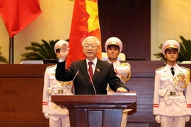 Tổng Bí thư Nguyễn Phú Trọng, Chủ tịch nước CHXHCN Việt Nam nhiệm kỳ 2016-2021 thực hiện nghi thức tuyên thệ nhậm chức. (Ảnh: Trí Dũng/TTXVN)