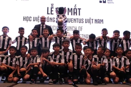 Lứa học viên 11 tuổi đầu tiên của Học viện bóng đá Juventus Việt Nam. (Ảnh: Xuân Dự/TTXVN)