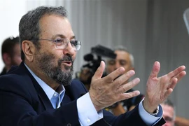 Cựu Thủ tướng Israel Ehud Barak phát biểu trong cuộc họp báo ở Tel Aviv ngày 26/6/2019. (Ảnh: THX/TTXVN)