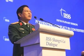 Bộ trưởng Quốc phòng Ngô Xuân Lịch phát biểu tại Đối thoại Shangri-La 2019. (Ảnh: Xuân Vịnh/TTXVN)