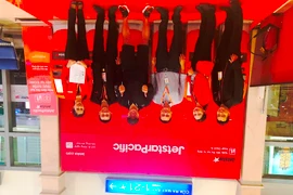 Trả lại du khách quốc tịch Mỹ bỏ quên hơn 230 triệu đồng trên máy bay. (Ảnh: Jetstar cung cấp)