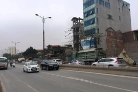 Dự án đầu tư xây dựng cầu cạn đoạn Mai Dịch-Nam Thăng Long sau khi hoàn thành sẽ góp phần giảm ùn tắc giao thông Hà Nội. (Ảnh:Việt Hùng/Vietnam+)