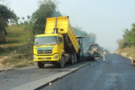 Nhà thầu không đảm bảo tiến độ đã được thay thế đồng thời điều chuyển khối lượng cho đơn vị khác nhằm đưa dự án sớm thông xe. (Ảnh: Việt Hùng/Vietnam+)