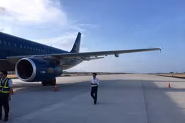 Máy bay Vietnam Airlines hạ cánh nhầm xuống đường băng ở sân bay Cam Ranh. (Ảnh: PV/Vietnam+
