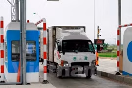 Trạm thu phí tự động không dừng sẽ minh bạch về thời gian thu và người dân có thể giám sát. (Ảnh: Việt Hùng/Vietnam+)