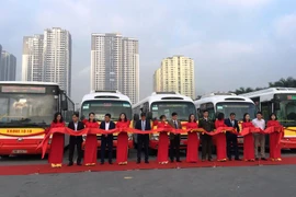 Tổng công ty Vận tải mở thêm 4 tuyến buýt mới vươn ra khu vực ngoại thành Hà Nội. (Ảnh: Việt Hùng/Vietnam+)