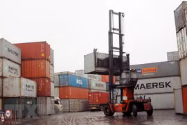 Bãi tập kết container tại Cảng Đình Vũ, Hải Phòng. (Ảnh: Lâm Khánh/TTXVN)