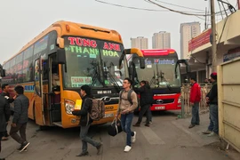 Bến xe Giáp Bát khá vắng lặng và thưa khách trong ngày 28 tháng Chạp. (Ảnh: Việt Hùng/Vietnam+)