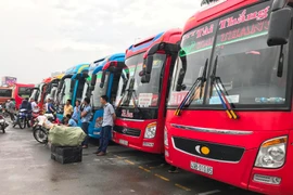 Các đơn vị vận tải đã lên kế hoạch tăng cường phương tiện xe khách để vận chuyển người dân về nghỉ lễ dịp 2/9. (Ảnh: Việt Hùng/Vietnam+)