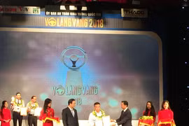 Các tài xế được vinh danh giải thưởng Vô Lăng Vàng năm 2018. (Ảnh: Việt Hùng/Vietnam+)