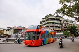 Chiếc xe buýt 2 tầng đầu tiên mang tên City Tour đã được vận hành trên đường phố Hà Nội vào cuối tháng Năm vừa qua. (Ảnh: Minh Sơn/Vietnam+)