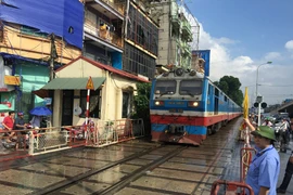 Đường sắt có hàng trăm đầu máy đang hoạt động đa phần có tuổi đời khá cao, từ 30 năm trở lên. (Ảnh: Việt Hùng/Vietnam+)